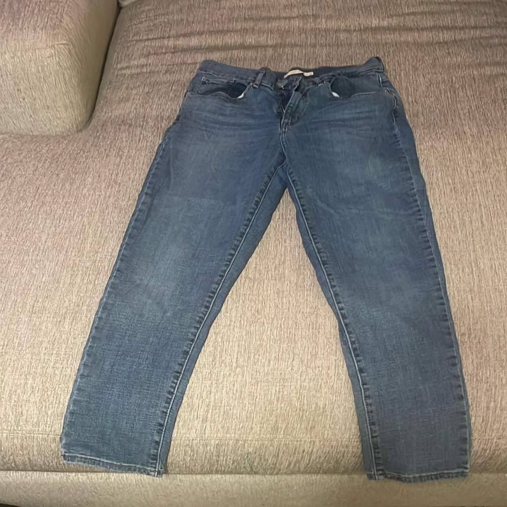 Levi’s size 30 classic crop